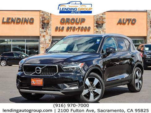 Used 2019 Volvo XC40 T5 Momentum image 1