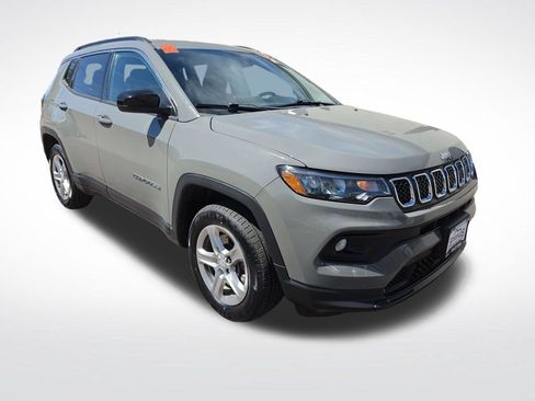 Used 2023 Jeep Compass Latitude AWD/4WD image 7