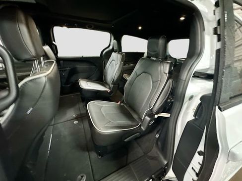 New 2026 Chrysler Pacifica Limited w/ S Appearance Package AWD/4WD image 27
