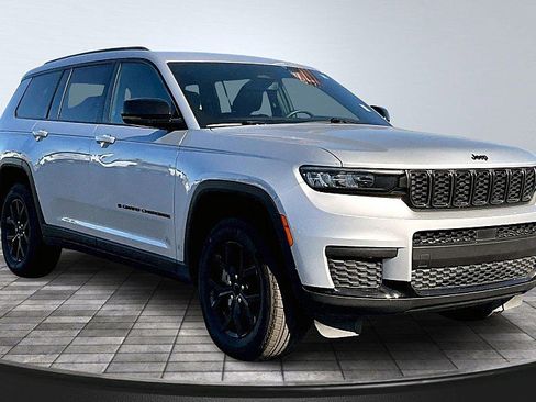 Used 2024 Jeep Grand Cherokee L Laredo image 12