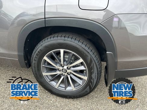 Used 2017 Toyota Highlander XLE AWD/4WD image 9