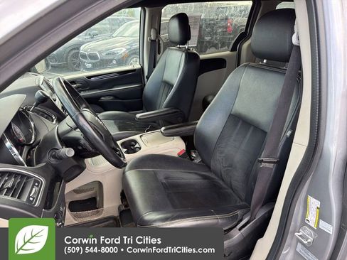 Used 2017 Dodge Grand Caravan SXT FWD image 5