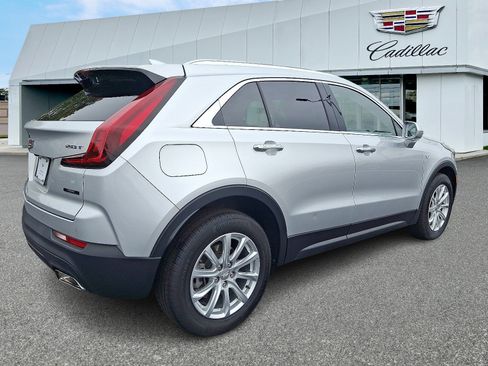 Used 2019 Cadillac XT4 Luxury w/ Cold Weather Package image 6