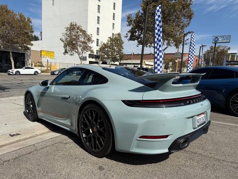 Used 2025 Porsche 911 Carrera RWD image 17