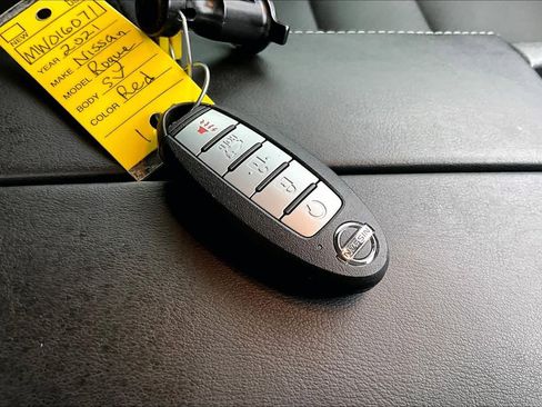 Used 2021 Nissan Rogue SV w/ Premium Package image 14