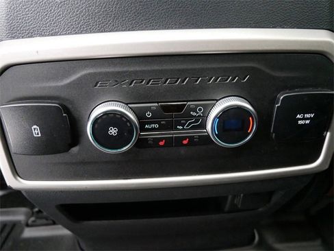 Used 2023 Ford Expedition Limited image 11