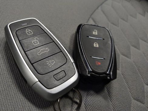 Used 2020 Chevrolet Equinox LS image 32