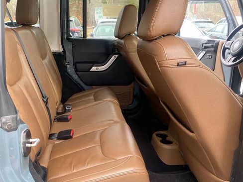 Used 2014 Jeep Wrangler Unlimited Sahara w/ Connectivity Group image 18