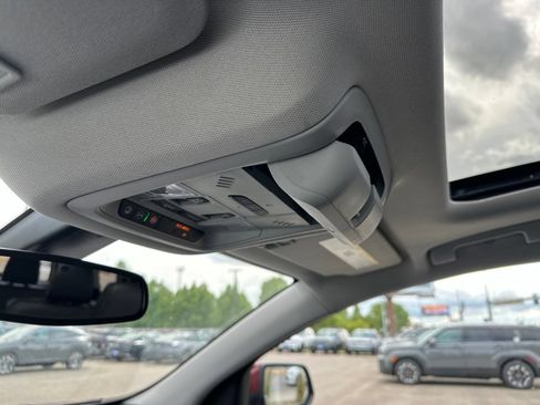 Used 2018 GMC Acadia SLT AWD/4WD image 78