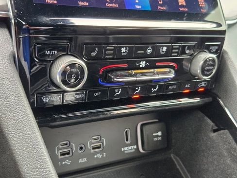 Used 2022 Jeep Grand Cherokee Overland w/ Adv Protech Group III image 20