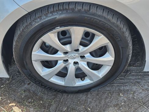 Used 2025 Toyota Corolla LE image 31