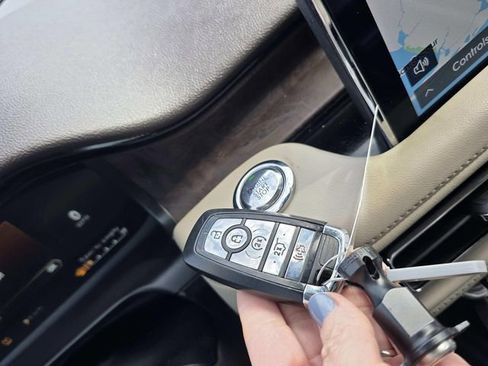 Used 2020 Lincoln Aviator Reserve w/ Equipment Group 202A image 15