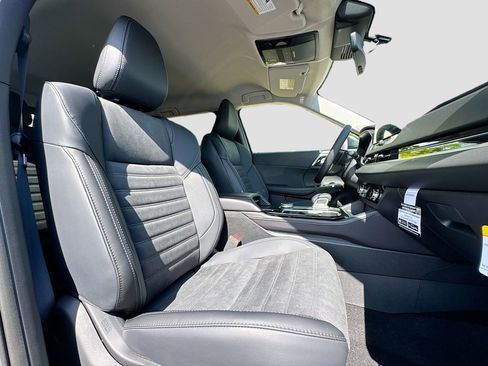 Used 2025 Mitsubishi Outlander SE FWD image 31