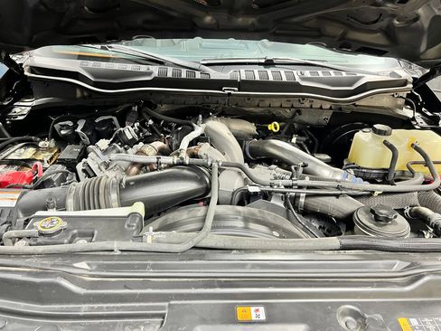 Used 2022 Ford F350 Platinum w/ FX4 Off-Road Package AWD/4WD image 10