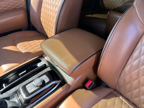 Used 2024 INFINITI QX80 Sensory image 21