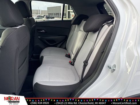 Used 2022 Chevrolet Trax LS w/ Fleet Convenience Package image 24