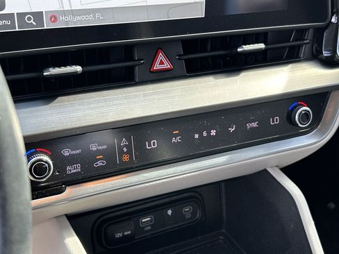 Certified 2024 Kia Sportage EX FWD image 16