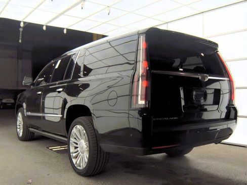 Used 2015 Cadillac Escalade ESV Premium image 4