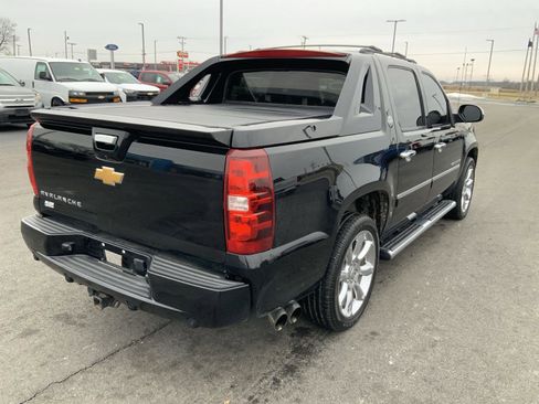 Used 2013 Chevrolet Avalanche LTZ image 13