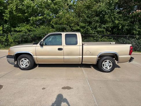 Used 2004 Chevrolet Silverado 1500 LS w/ Light Duty Power Package RWD image 2