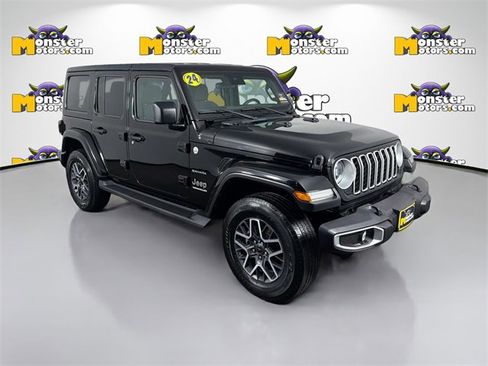 Used 2024 Jeep Wrangler Sahara image 3