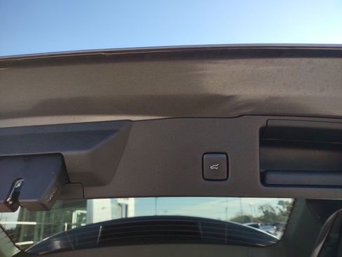 Used 2025 Ford Escape SE image 18