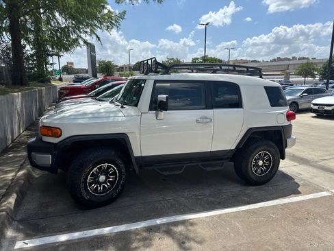 Used 2010 Toyota FJ Cruiser 2WD image 4