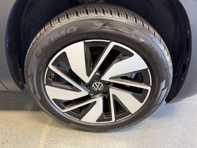 Used 2025 Volkswagen Atlas SE FWD image 9