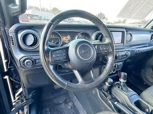 Used 2022 Jeep Wrangler Unlimited Sport image 12