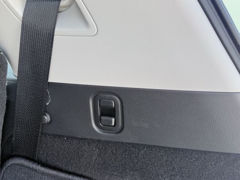 Used 2025 Nissan Pathfinder S FWD image 14
