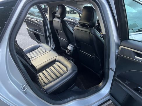 Used 2017 Ford Fusion SE image 24