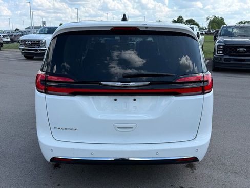 Used 2023 Chrysler Pacifica Touring-L image 19
