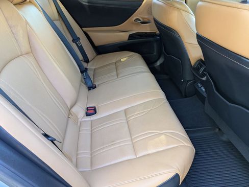 Certified 2023 Lexus ES 300h Ultra Luxury w/ Accessory Package (Z2) image 19