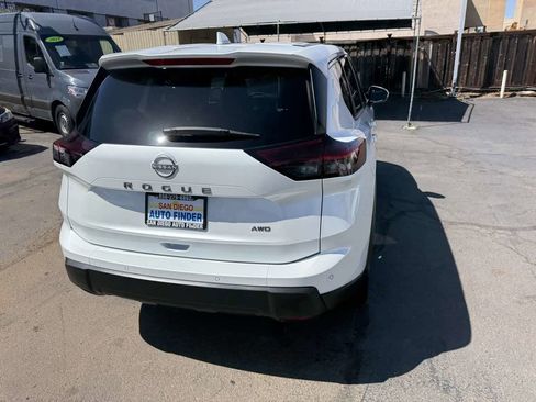 Used 2025 Nissan Rogue SV image 17