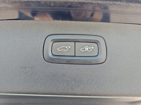 Used 2018 Volvo XC90 T5 Momentum w/ Convenience Package AWD/4WD image 31