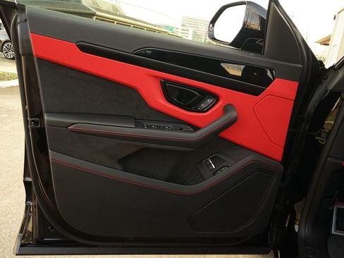 Used 2026 Lamborghini Urus SE image 26