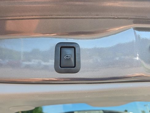 Used 2018 Toyota Highlander Limited Platinum AWD/4WD image 16