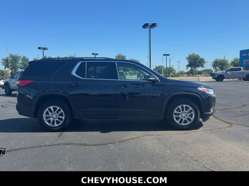 Used 2020 Chevrolet Traverse LT FWD image 2