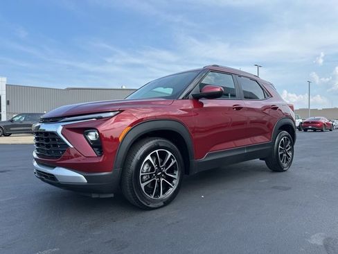 Used 2024 Chevrolet TrailBlazer LT w/ LT Cold Weather Package image 3