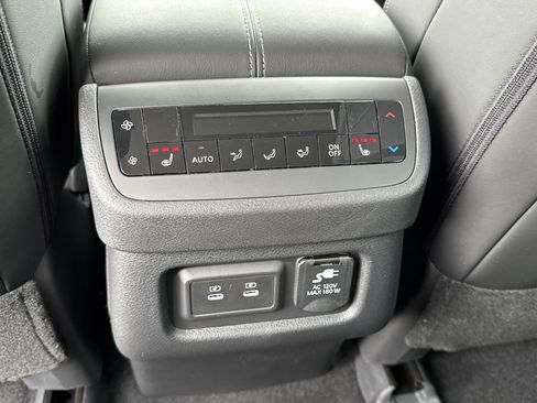 New 2026 Nissan Pathfinder Platinum image 15