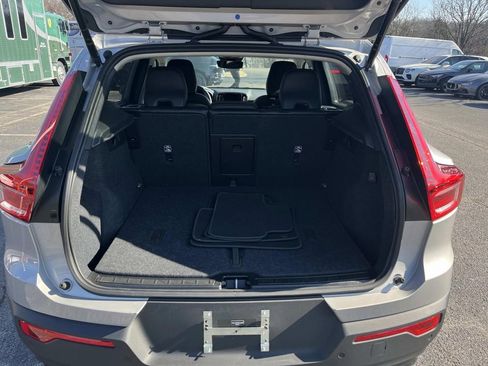 Used 2025 Volvo XC40 B5 Plus image 12