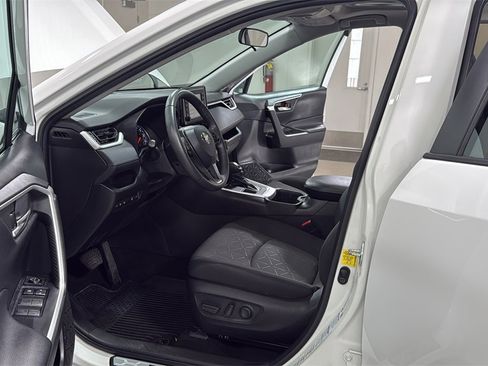 Used 2022 Toyota RAV4 XLE image 12