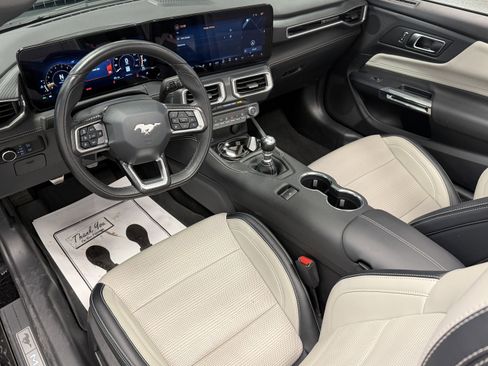 Used 2025 Ford Mustang GT Premium RWD image 5