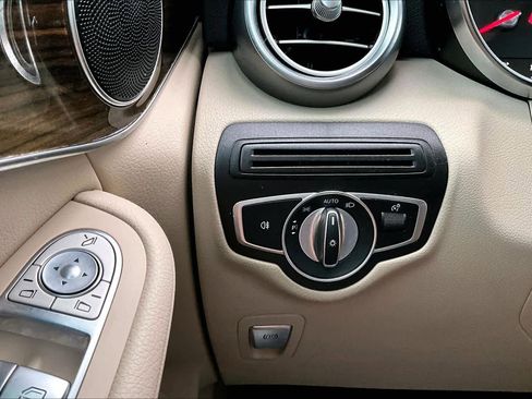 Certified 2019 Mercedes-Benz GLC 300 image 36