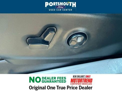 Used 2024 Chrysler Pacifica Touring-L image 21