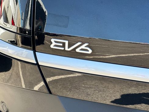 Used 2025 Kia EV6 Light w/ Light LR Technology Package RWD image 28