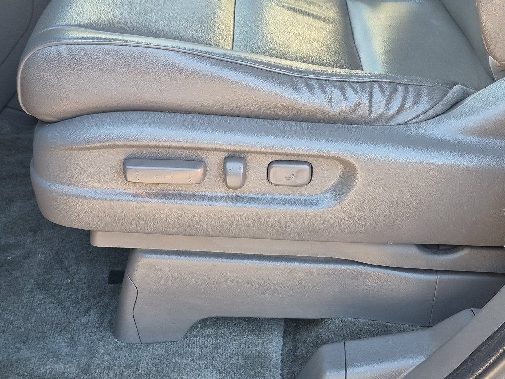 Used 2015 Honda Odyssey Touring Elite image 16