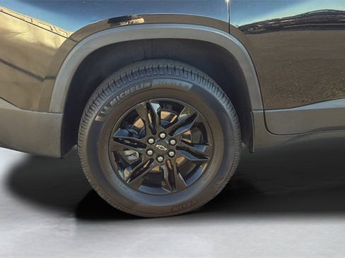 Used 2023 Chevrolet Traverse LT image 17