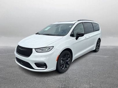 Used 2025 Chrysler Pacifica Limited