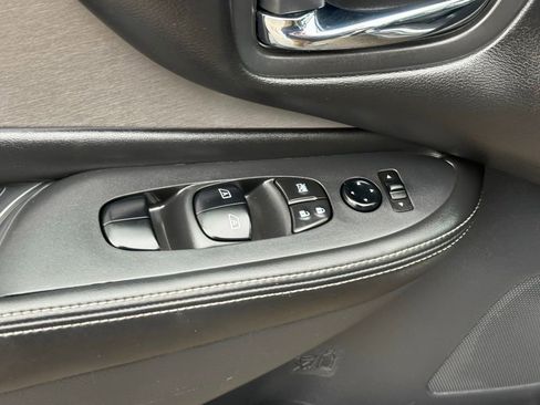 Used 2023 Nissan Murano SV image 14